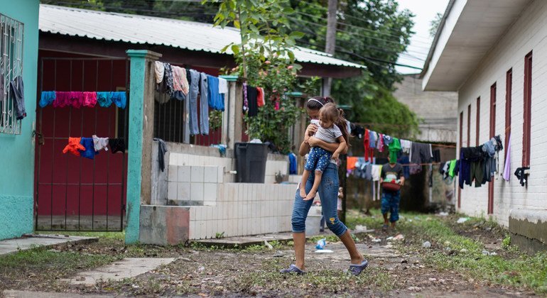 Ni os de la caravana migrante regresan a Honduras heridos y